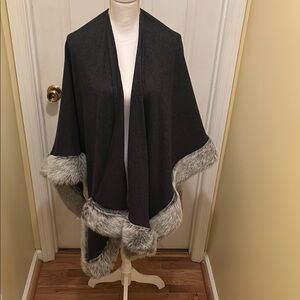 Elegant Gray Faux Fur Trimmed Women's Cape
